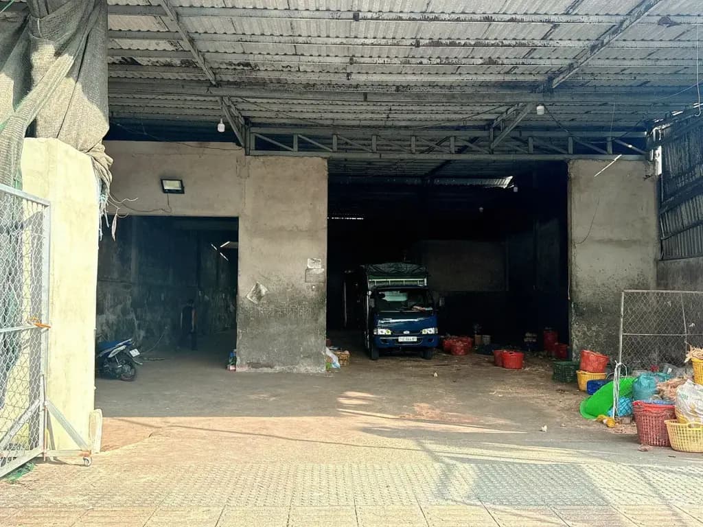 Main-Cho thuê nhà kho 700m2 mặt tiền TP Bến Tre.Gía 35 triệu-0