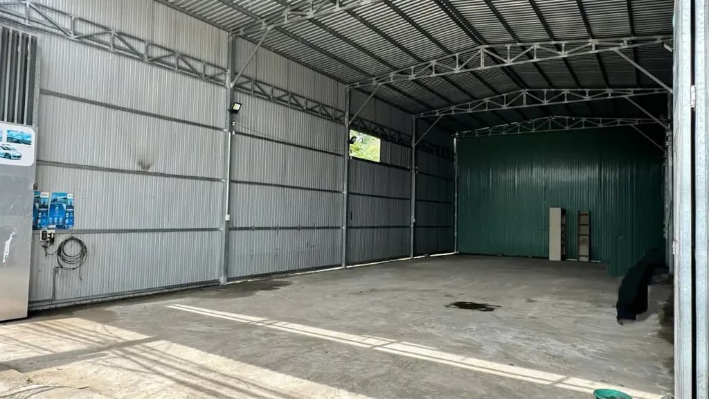 Main-Cho thuê kho xưởng mặt tiền đường xe container 240m2.-1
