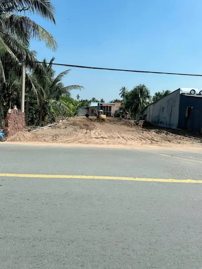 Cho thuê mặt bằng vừa bơm cát mặt tiền trung tâm TP Bến Tre.Gía 15 triệu