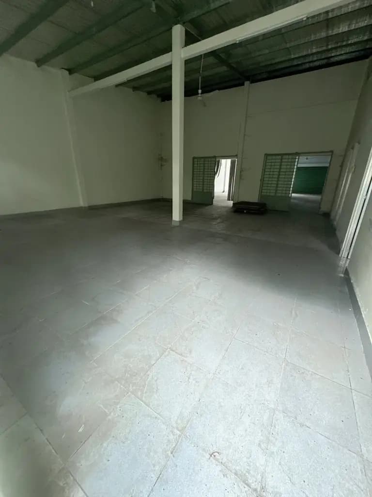 Main-Cho thuê kho 500m2 mặt tiền QL60 ngang 12m.Gía 10 triệu-0