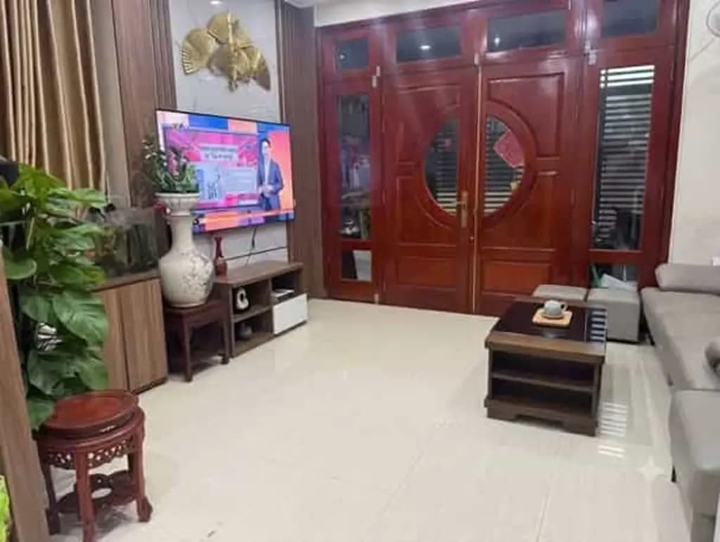 Main-Chính chủ bán nhà ai có nhu cầu ko qua môi giới, ngay ngã tư Chu Huy Mân. Giảm 1 tỷ bán nhanh;-1