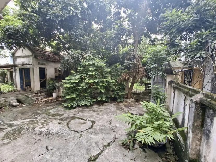 YÊN HÒA – CẦU GIẤY – NHÀ 3 TẦNG × 40M² – SÂN RIÊNG CỰC RỘNG 100M² – 2PN – FULL ĐỒ CƠ BẢN – GIÁ 15 TRIỆU/THÁNG