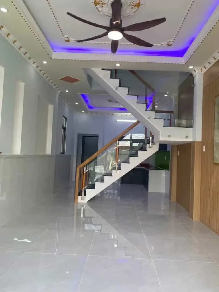 Main-Nhà 1 trệt 2 lầu khu dân cư Phú Hòa_ NTMK _ 4pn_ 4wc_ 2 phòng master Giá Chỉ 4ty190 TL  Hướng nam, K-2