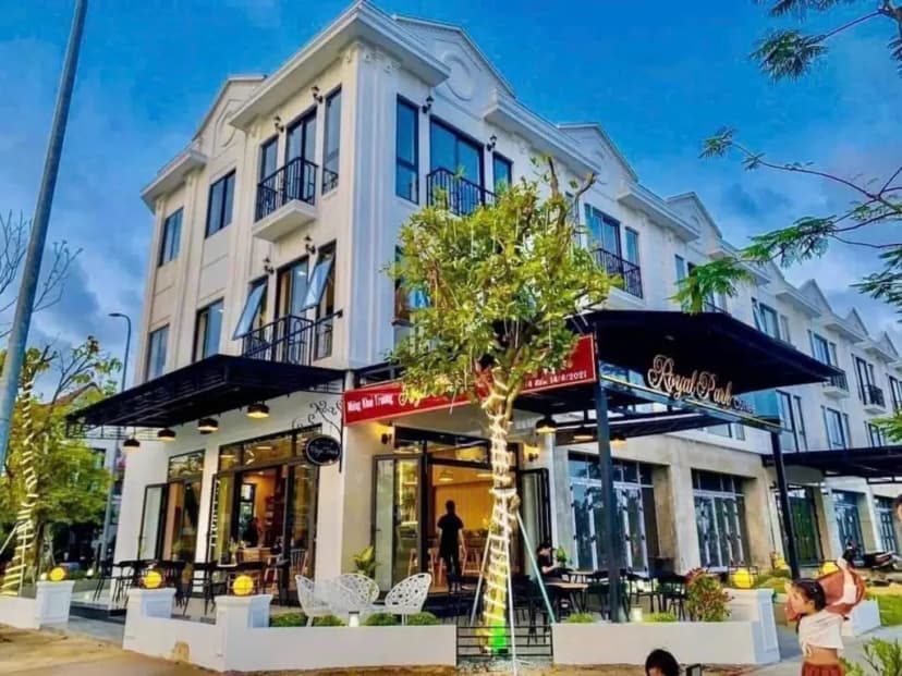Bán nhà 3 mặt tiền đẹp nhất khu Đô thị Royal Park - Vỹ Dạ - Tp Huế