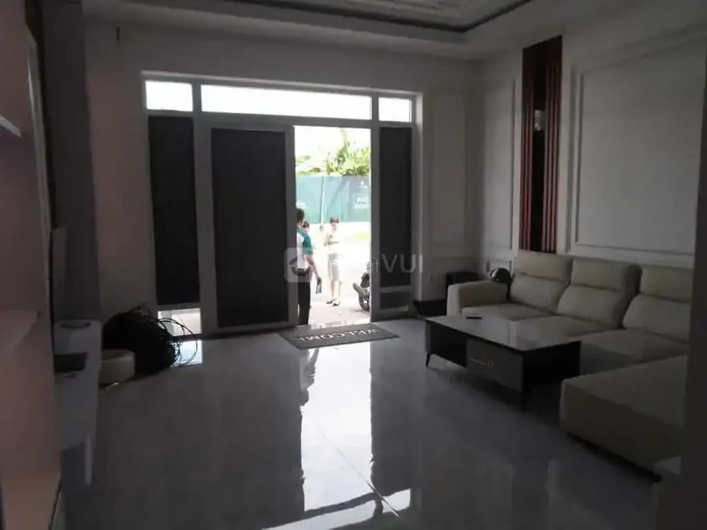 Main-Bán nhà xây 1 trệt 2 lầu 70m2 giá 1 tỷ 200 triệu tại Tân Uyên, TP HCM-1