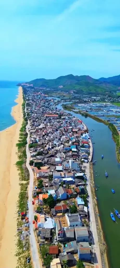 Main-🔥 CĂN NHÀ ''ĐẸP'' NGAY TRỤC ĐƯỜNG CHÍNH HOÀI HẢI – SÂN SAU GIÁP SÔNG CỰC CHILL! 🌿🏡-1