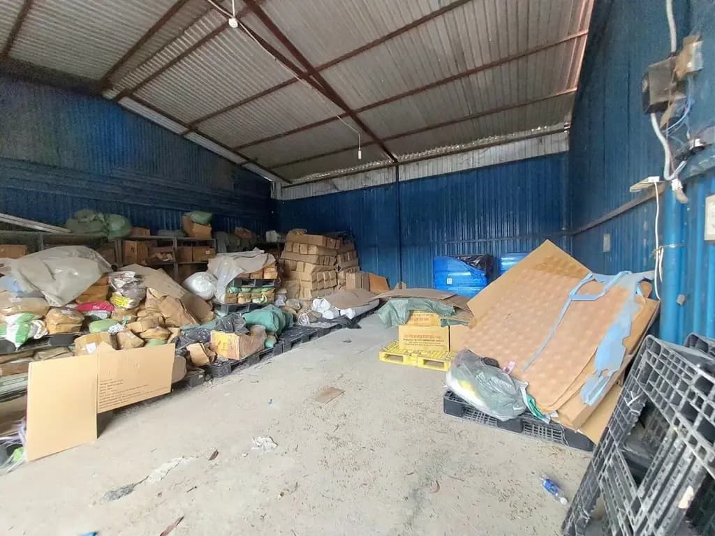 Main-Cho thuê nhà kho nhỏ Quận 7 DT 130m2 trần cao 7m-0