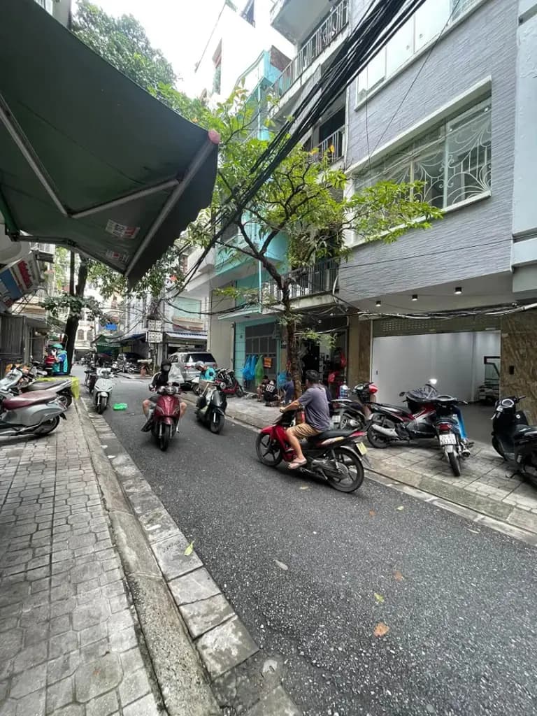 Cho thuê Nhà phân lô 40m2 x 4 tầng giá 15 triệu tại Đường Lạc Nghiệp ô tô đỗ cửa
