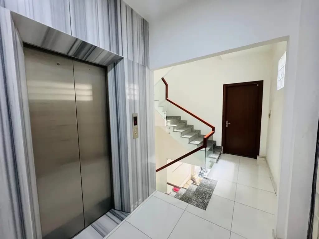Main-Bán Nhà gấp mặt tiền kinh doanh sầm uất giá chỉ 24 tỷ-3