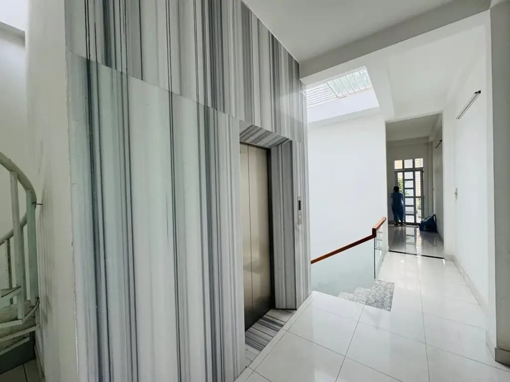 Main-Bán Nhà gấp mặt tiền kinh doanh sầm uất giá chỉ 24 tỷ-4