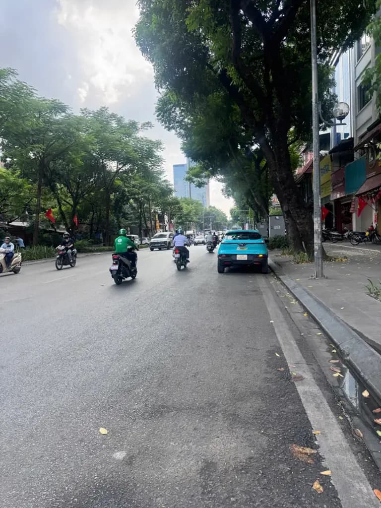 Main-Cho thuê nhà mặt phố Huỳnh Thúc Kháng căn góc ( 3 mặt thoáng) , Đống Đa Hà Nội.-1