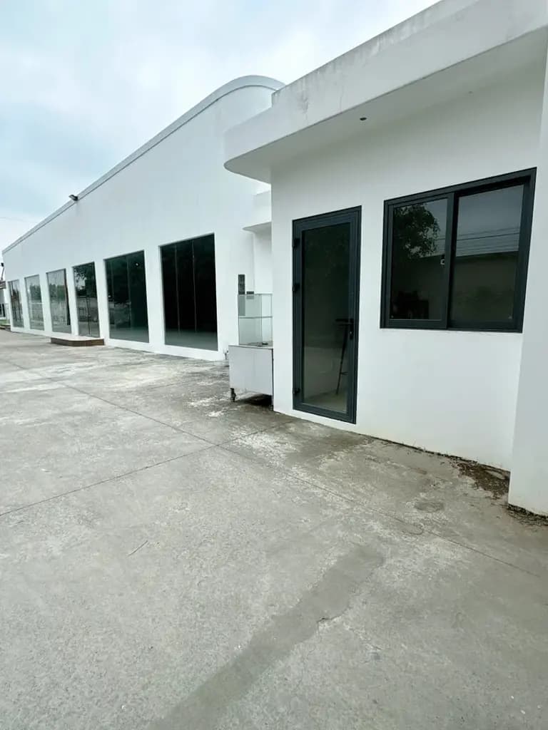 Main-Cho thuê mặt bằng kinh doanh sẵn có 254m2 mặt tiền TP Bến Tre.Gía 20 triệu-0