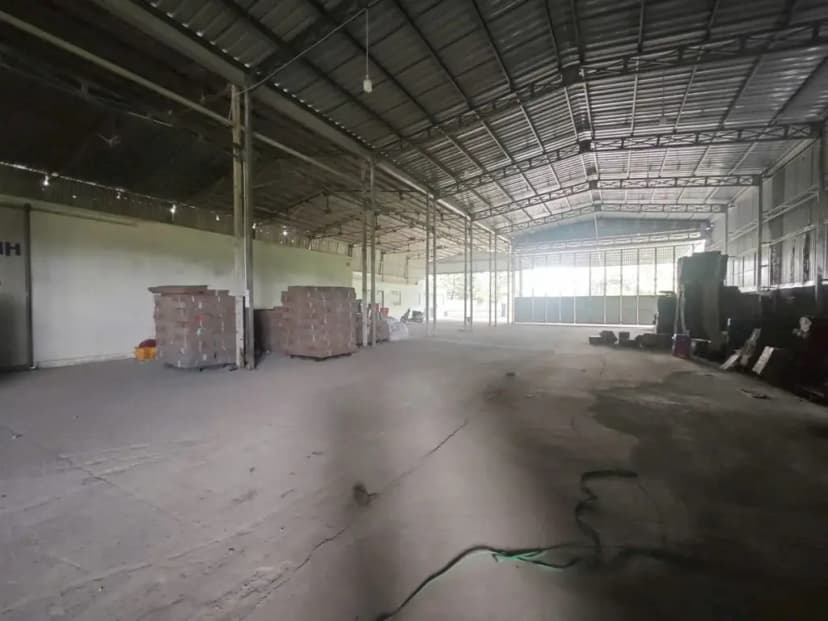 Cho thuê Kho, nhà xưởng 2400m2 có sẵn điện 3 pha đường xe container giá 80 triệu tại Bến Tre