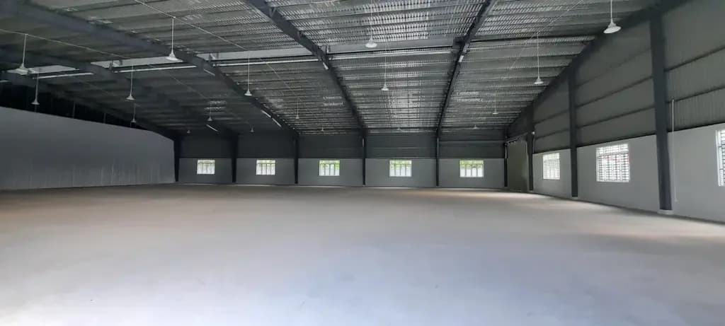 Main-Nhà xưởng cho thuê mặt đường tô ngọc vân phường thạnh xuân quận 12 dt: 1500m giá 120 triêu-0