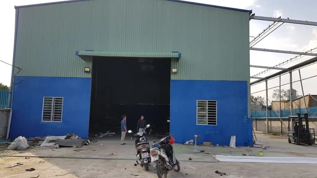 Main-NHÀ XƯỞNG CHO THUÊ XÃ XUÂN THỚI SƠN HUYỆN HOC MÔN DT: 1000M GIÁ 40 TRIÊU LH: 0908561228-0