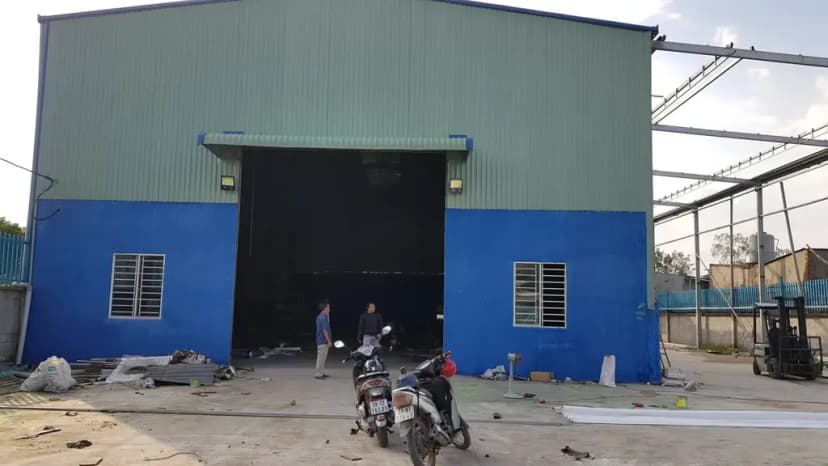 NHÀ XƯỞNG CHO THUÊ XÃ XUÂN THỚI SƠN HUYỆN HOC MÔN DT: 1000M GIÁ 40 TRIÊU LH: 0908561228
