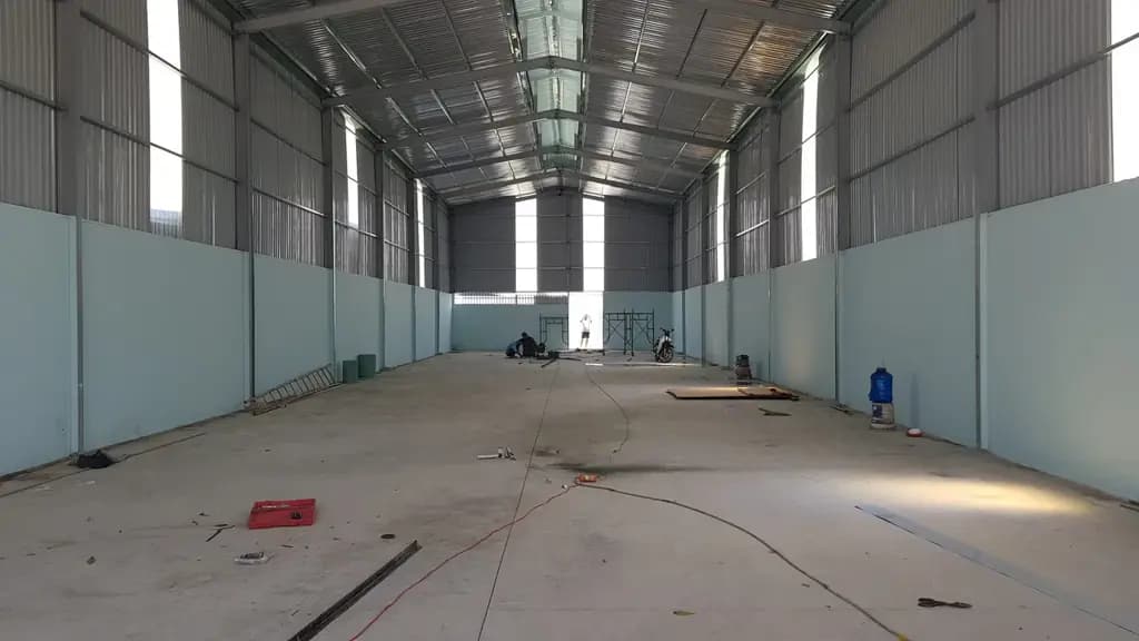 Main-Nhà xưởng cho thuê phường thạnh lộc quận 12 dt: 500m giá 30 triêu/tháng lh: 0944977229-1