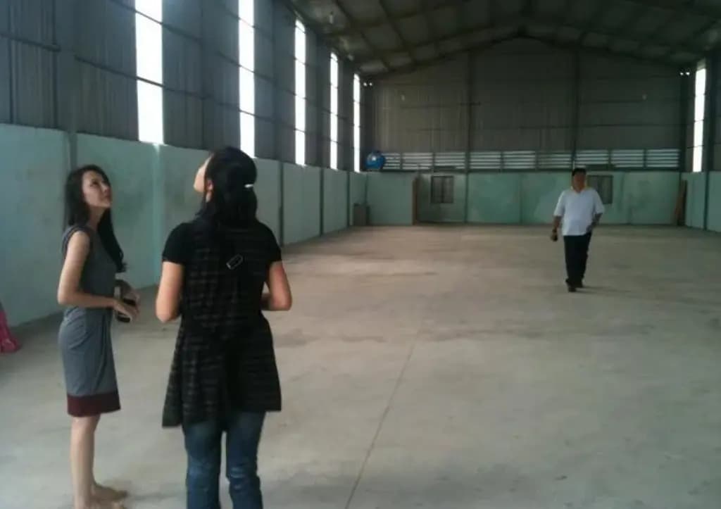 Main-Nhà xưởng cho thuê nằm phường vĩnh phú thuận an bình dương dt: 500m giá 25 triêu lh: 0908561228-1