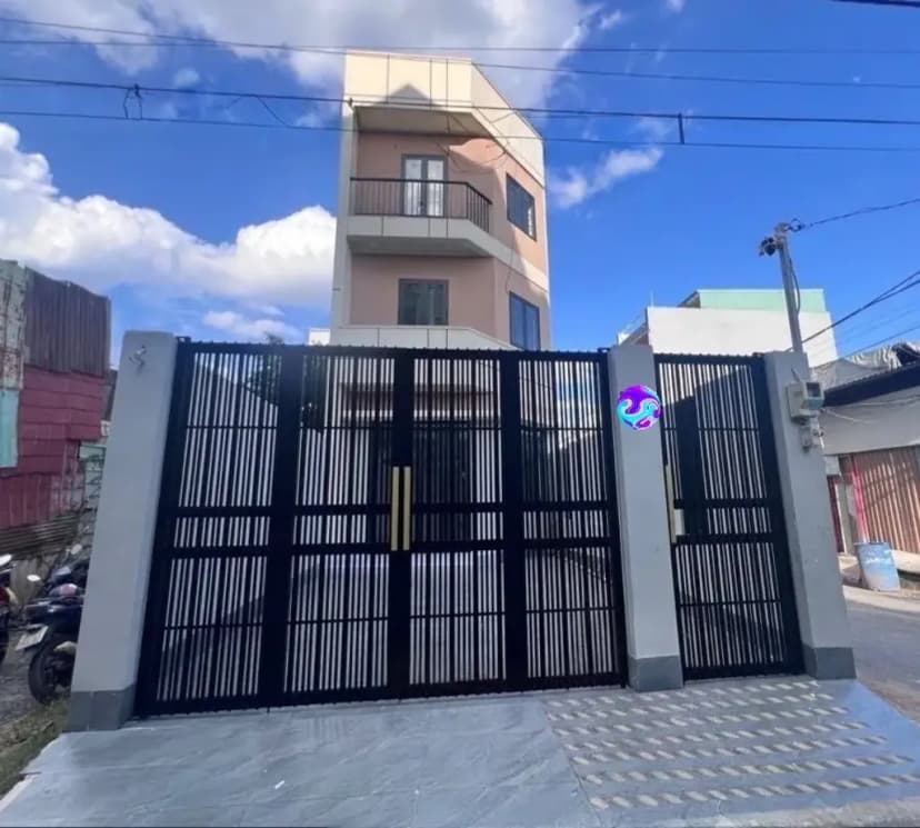 Bán nhà 3 tầng mặt tiền đường xe hơi tránh, diện tích 105m2, Nguyễn Duy Trinh, Long Trường, Quận 9. TpHCM