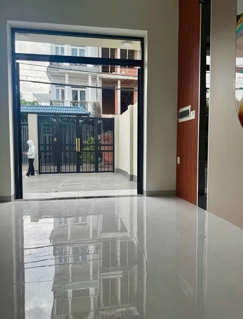 Main-Bán nhà 3 tầng mặt tiền đường xe hơi tránh, diện tích 105m2, Nguyễn Duy Trinh, Long Trường, Quận 9. TpHCM-1