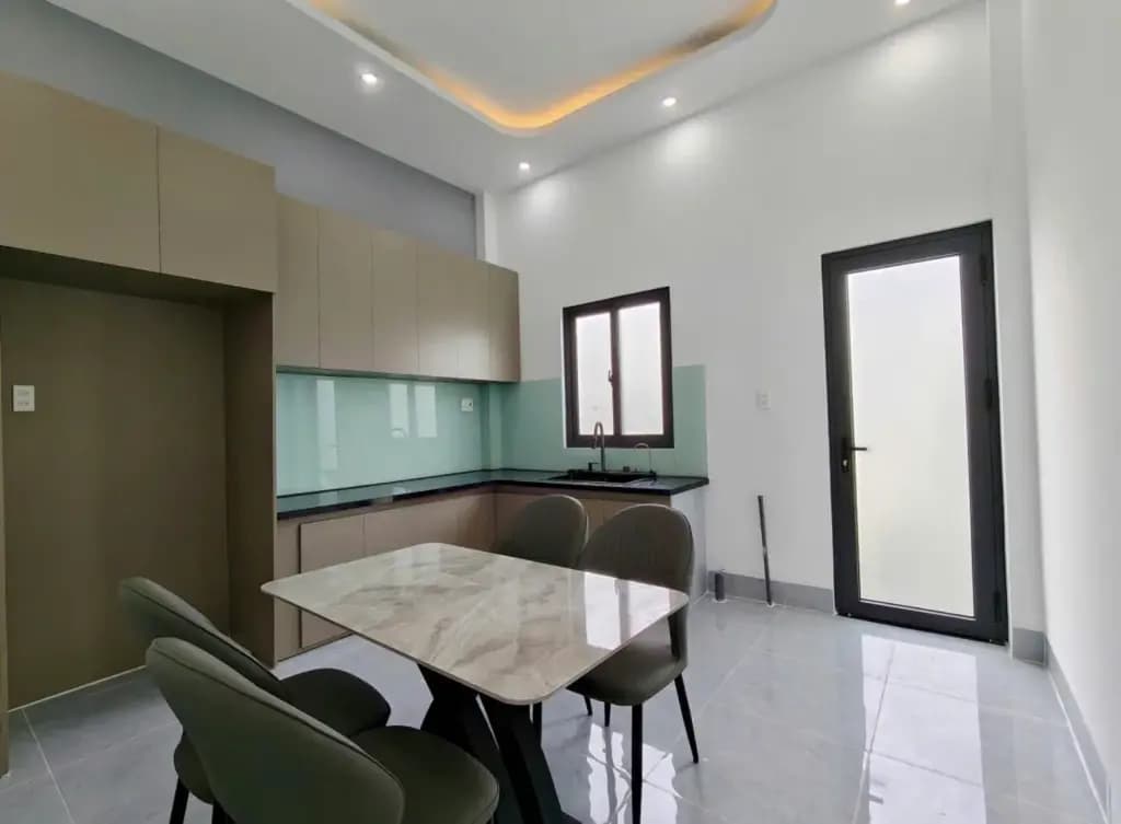 Main-🍀 Cần Tiền Về Quê Bán Nhanh Căn Nhà Trệt Lầu Mới Xây Cuối Đường Đồng Khởi-4