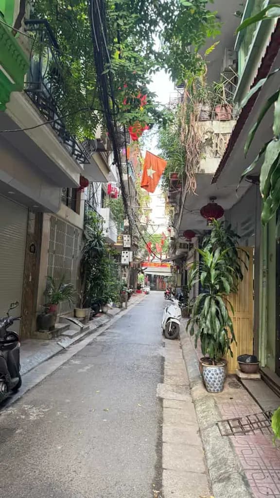 Bán nhà phân lô phố 8/3, ô tô vào nhà, không quy hoạch