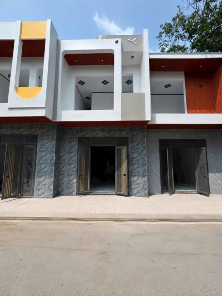 NHÀ MỚI 99% 1 TRỆT 1 LẦU - NGAY UBND TÂN TRIỀU