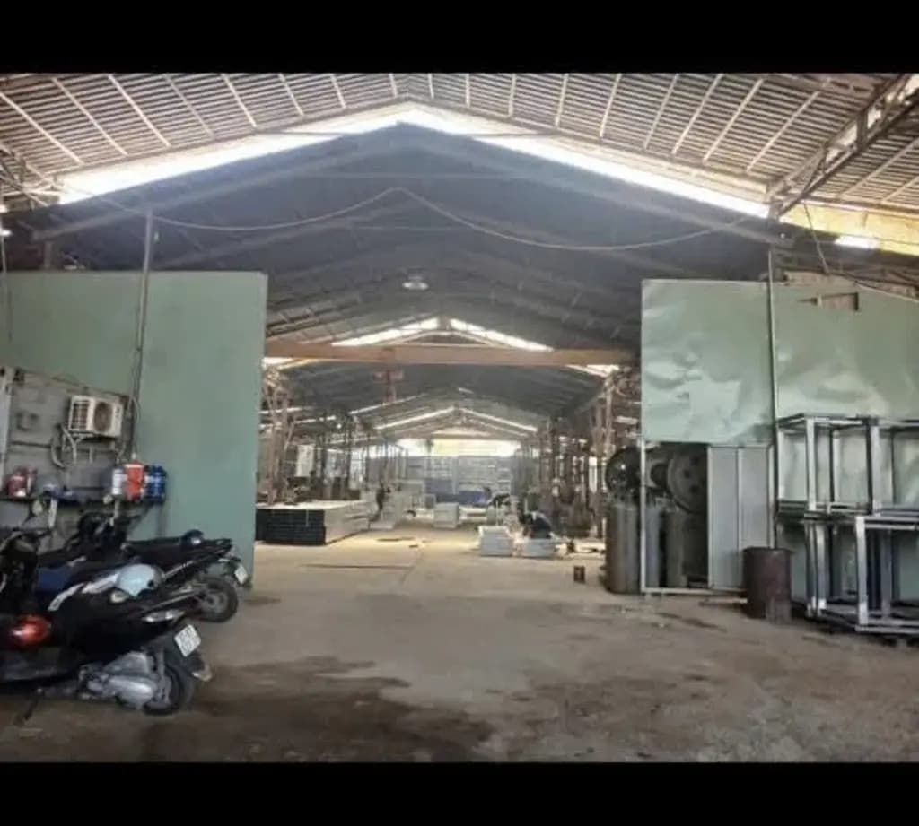 Main-Bán Kho, nhà xưởng 1889m2 có sẵn 200 m2 thổ cư nha mai thai 1 tang giá 16 tỷ tại Phường Tân Hòa Thành phố Biên Hòa Đồng Nai-0
