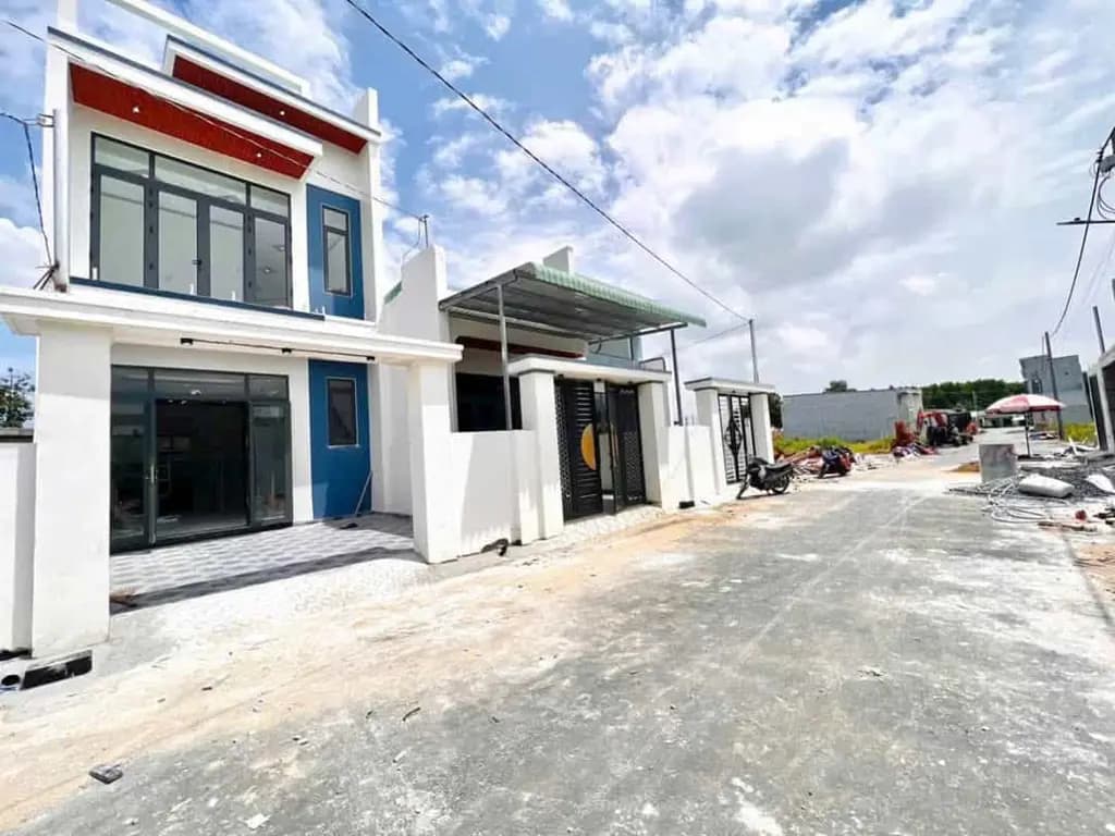 Main-BÁN NHANH CĂN NHÀ LẦU MỚI HOÀN THIỆN NGAY KDC ĐƯỜNG NHỰA 7M-0