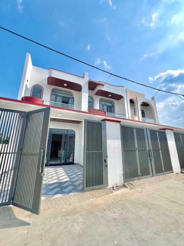 Main-GIÁ RẺ HẾT HỒN - NHÀ PHỐ 4 PHÒNG NGỦ, CÓ SÂN OTO NGAY TRUNG TÂM TÂN TRIỀU-0