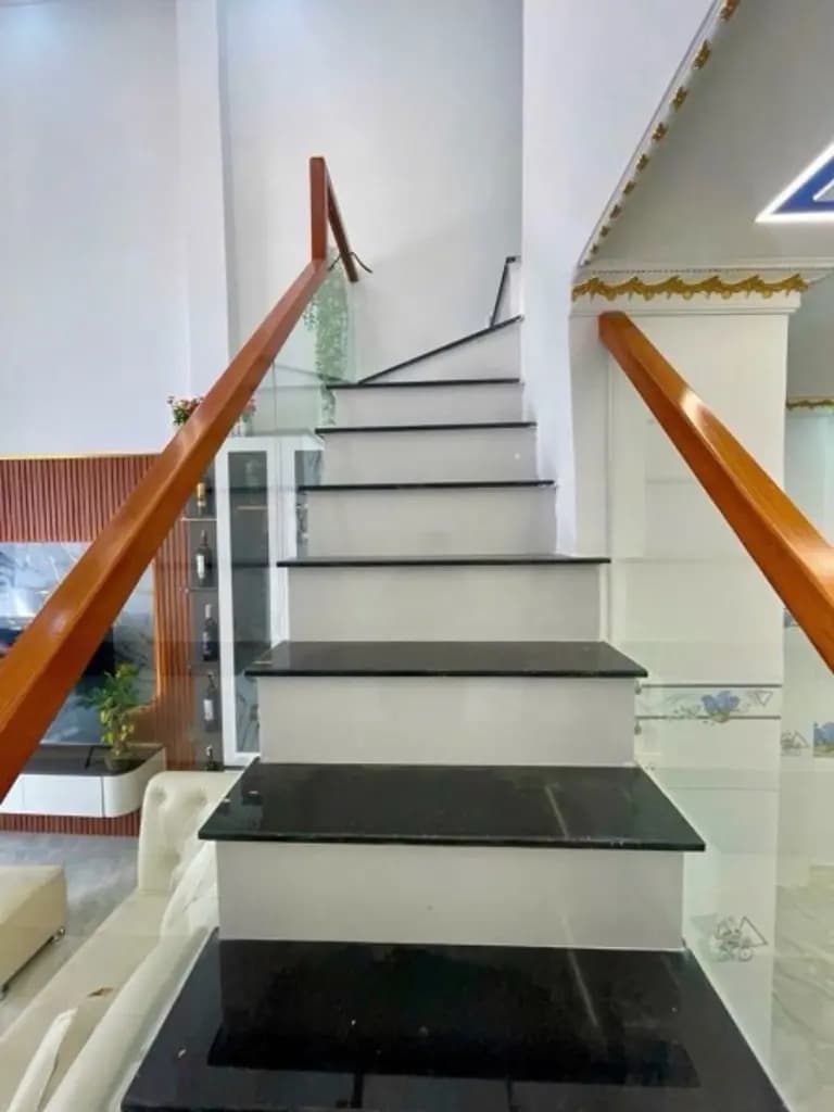 Main-Nhà mới keng 40m2 tặng full nội thất 2 tầng xe hơi quay đầu chỉ nhỉnh 2 tỷ-3