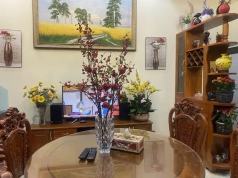 Cho thuê nhà mặt ngõ rộng Văn Cao – Ba Đình, tiện kinh doanh, giá tốt