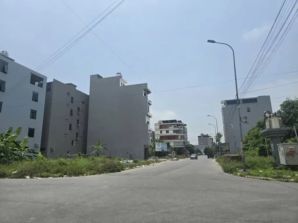 Main-Bán đất lô góc khu 7 đại phúc dãy CL21. Đường thông thẳng ra đường nguyễn quyền. Diện tích 85m mặt tiền 15m hướng đông nam & tây nam. Phường võ cường tỉnh bắc ninh-0