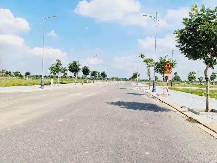 Nhượng lại nền 100m2 5x20m, vị trí đẹp, giá ngộp chỉ 1,5 tỷ bao thuế phí sổ sẵn NH cho vay tới 80%