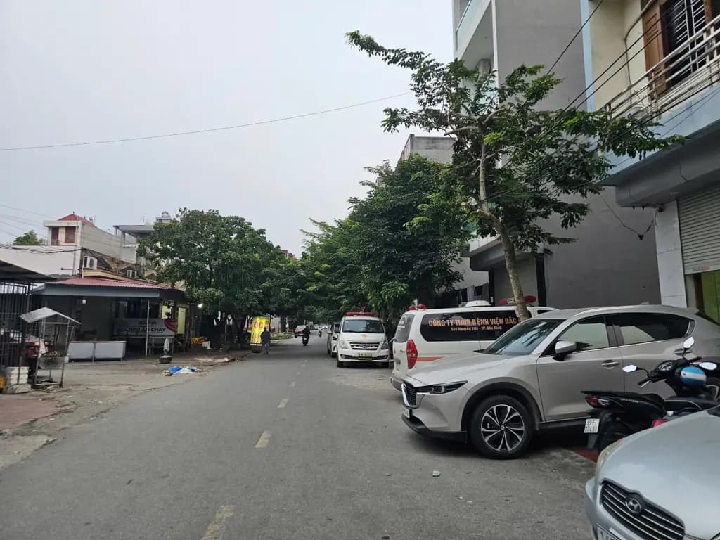 Main-Bán đất lô góc nhìn chợ bồ sơn mặt đường hồ đắc di. Kinh doanh tốt. Diện tích 92m mặt tiền 10m hướng đông bắc & tây bắc. Phường võ cường thành phố bắc ninh-1