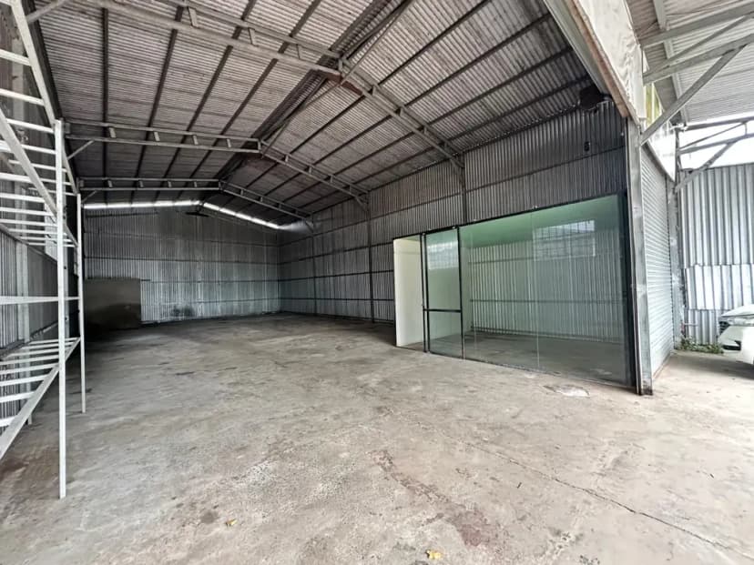 Cho thuê Kho, nhà xưởng 300m2 giá 10 triệu mặt tiền đường xe container tại Tp Bến Tre