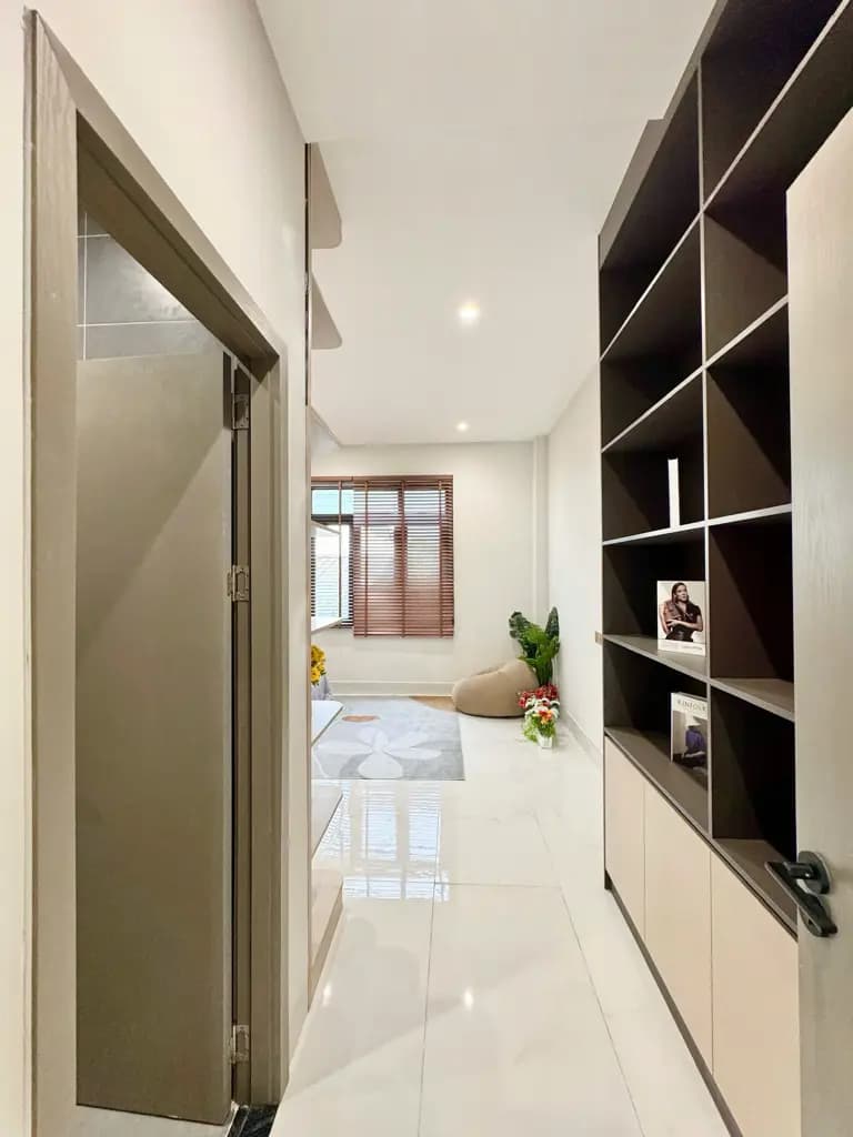 Main-NHÀ MẶT TIỀN ĐÌNH QUỚI AN – ĐƯỜNG 12M, VỈA HNHÀ MẶT TIỀN ĐÌNH QUỚI AN – ĐƯỜNG 12M, VỈA HÈ – GARA Ô TÔ – FULL NỘI THẤT – HẠ CÒN 8,78 TỶÈ – GARA Ô TÔ – FULL NỘI THẤT – HẠ CÒN 8,78 TỶ-6