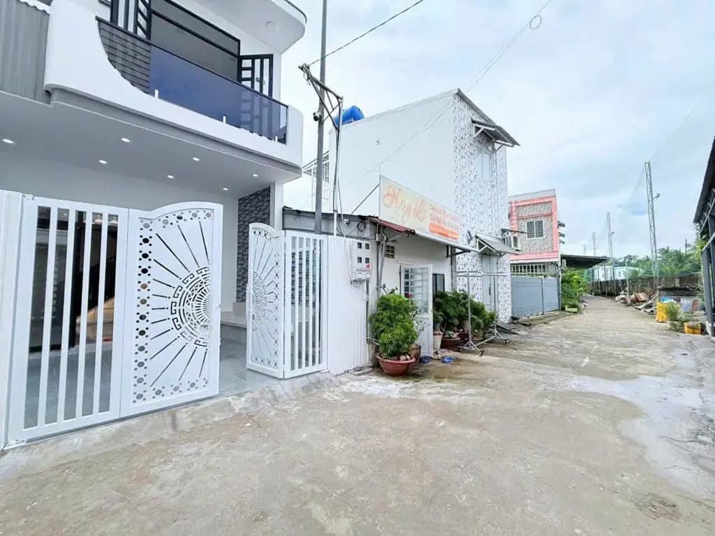 Main-Anh Trai Chuyển Công Tác Nên Cần Bán Lại Căn Nhà Lầu Mới Xây Ngay Gần Trường Lái Bửu Long Chỉ 450tr Sở Hữu Ngay.-0