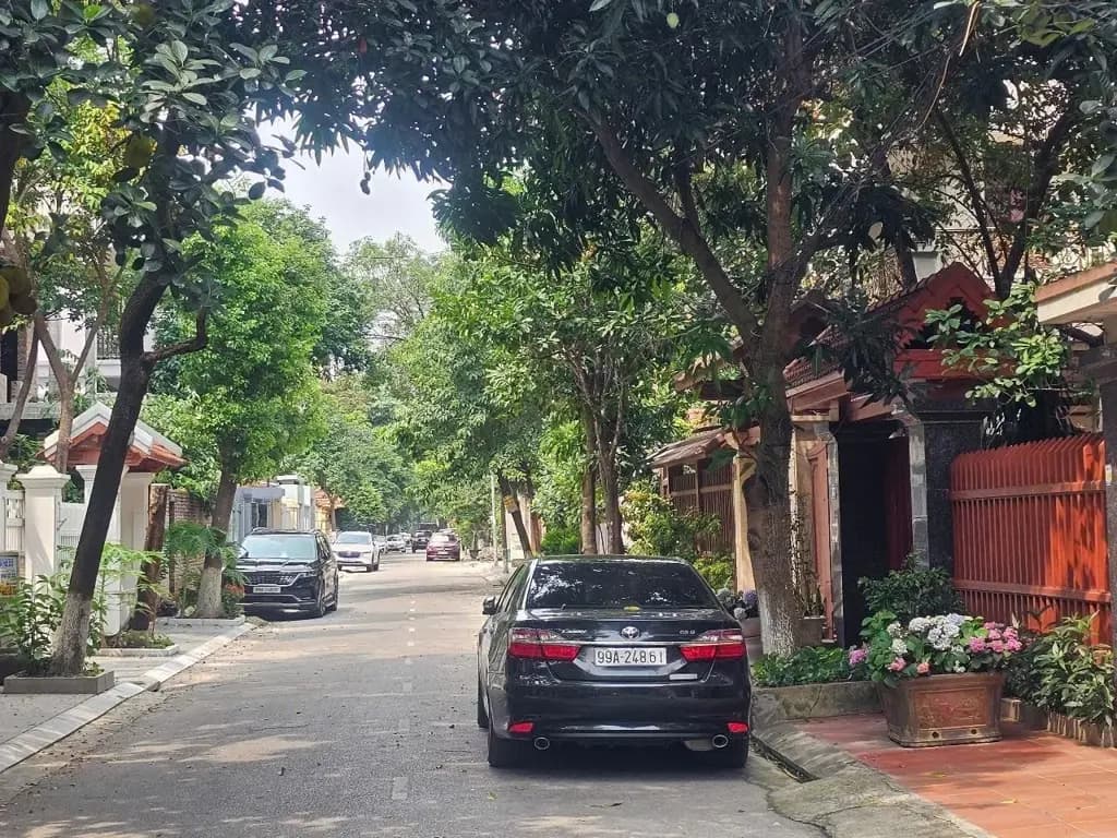 Main-Bán căn biệt thự 3 tầng xây thô thuộc KĐT việt trang mặt đường võ thị sáu khu ninh xá. Diện tích 265m mặt tiền 14m hướng đông nam. Phường kinh bắc tỉnh bắc ninh-0