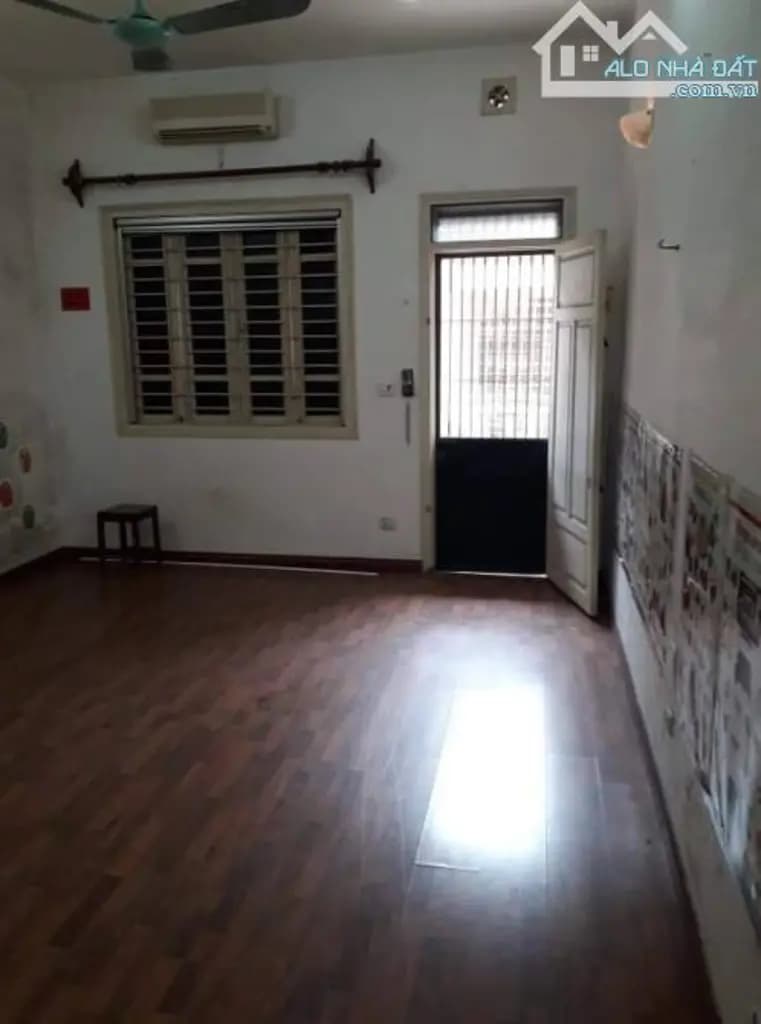 Main-Cho thuê nhà riêng Giải Phóng 42 m2 x 4 tầng thông sàn 11 triệu/tháng ô tô đỗ cửa-1