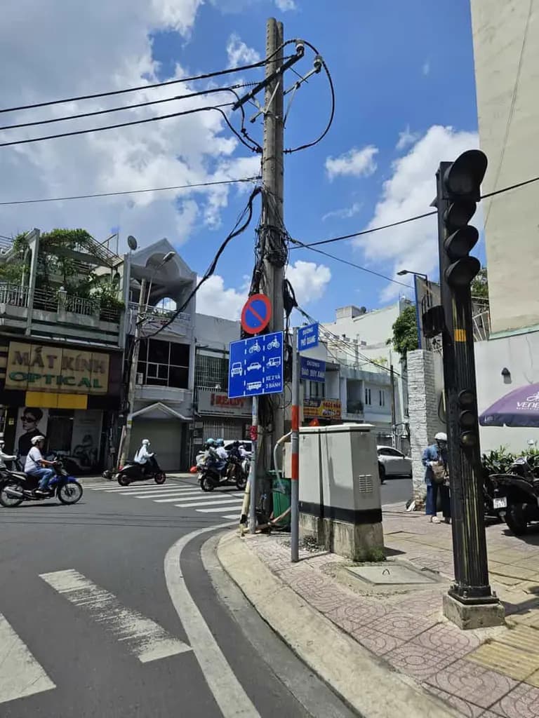 SIÊU PHẨM MẶT TIỀN VIP ĐÀO DUY ANH – PHÚ NHUẬN – 5 TẦNG – 11 PHÒNG – DÒNG TIỀN 40 TRIỆU/THÁNG