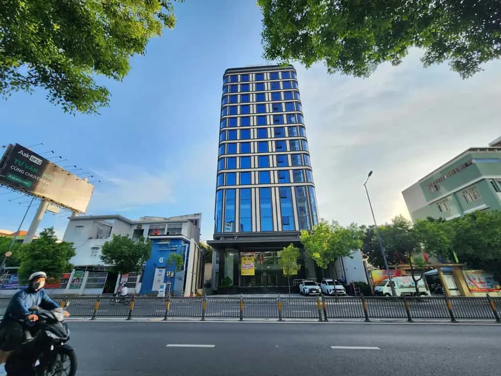 Main-Bán Building MT Ngay Nguyễn Trãi,Q.5 - 15x16m(CN:215m2)Hầm +10 tầng - Gía: 130 tỷ-0