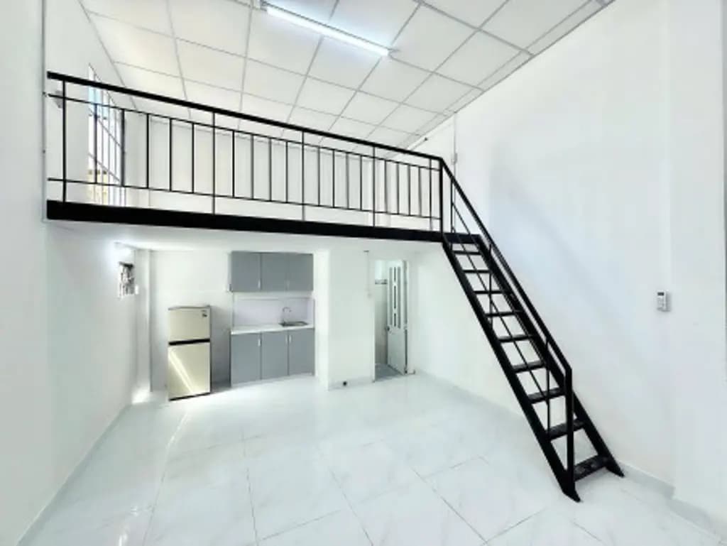 Main-Phòng 30m² có gác cao 2m – sát Phú Mỹ Hưng, giá chỉ 4,1tr/tháng-0