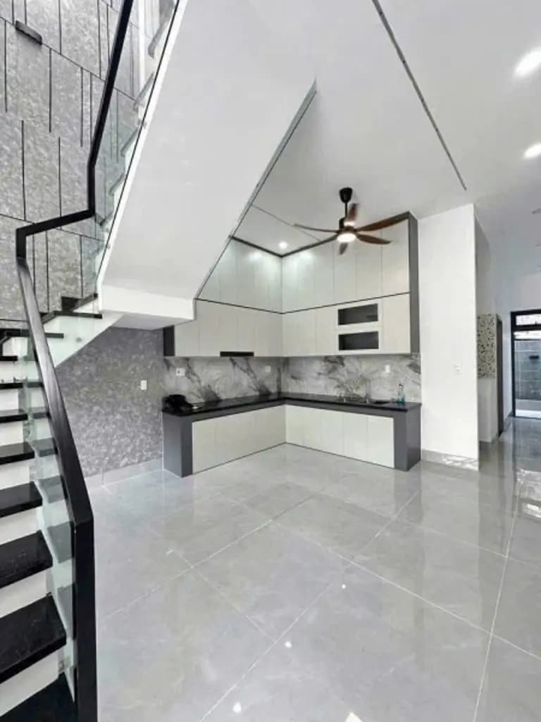 Main-NHÀ LẦU MẶT TIỀN SỔ RIÊNG VỪA Ở VỪA KINH DOANH-3