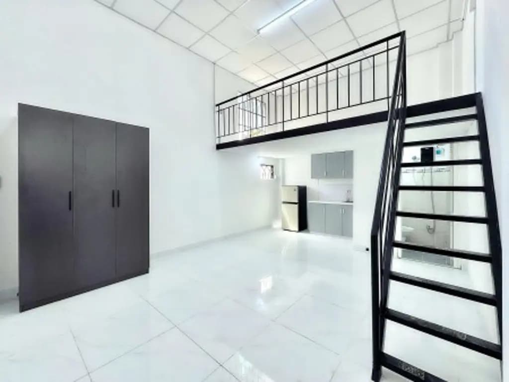 Main-Phòng 30m² có gác cao 2m – sát Phú Mỹ Hưng, giá chỉ 4,1tr/tháng-2