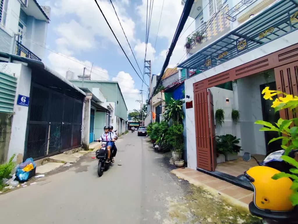 Main-Bán nhà mặt tiền xã Bà Điểm, gần Trần Văn Mười, 4x19m, 3PN, giá 5,39 Tỷ-1