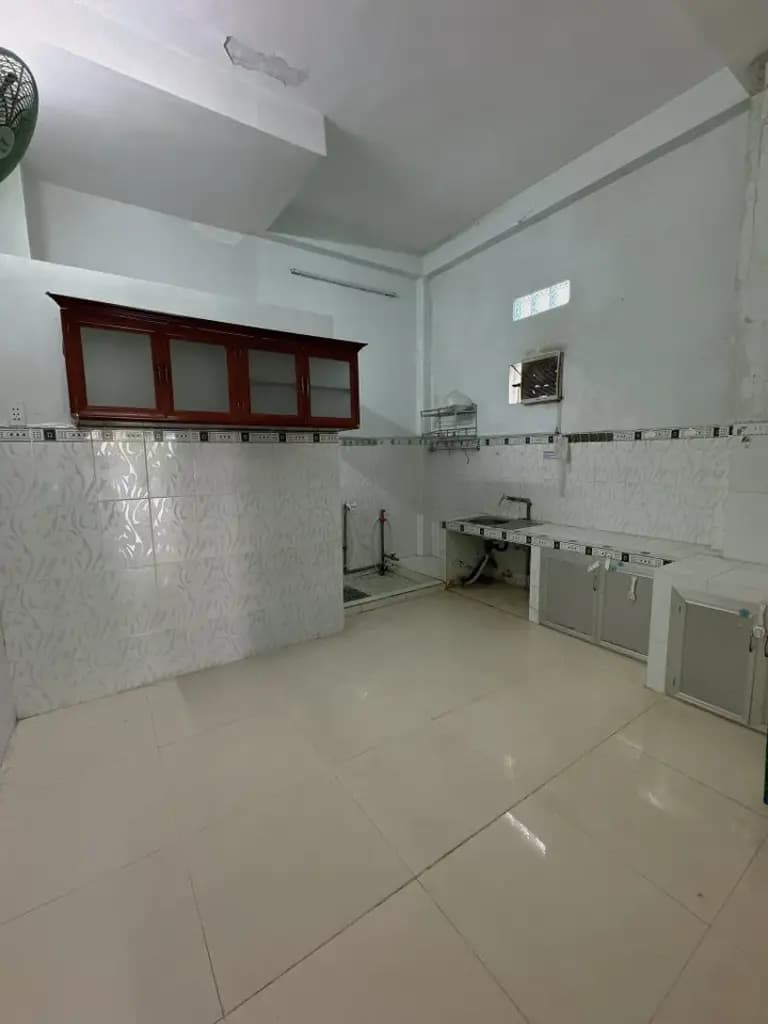 Main-Cho thuê nhà 1 trệt 2 lầu có 4 phòng ngủ khu dân cư Chợ Chùa-3