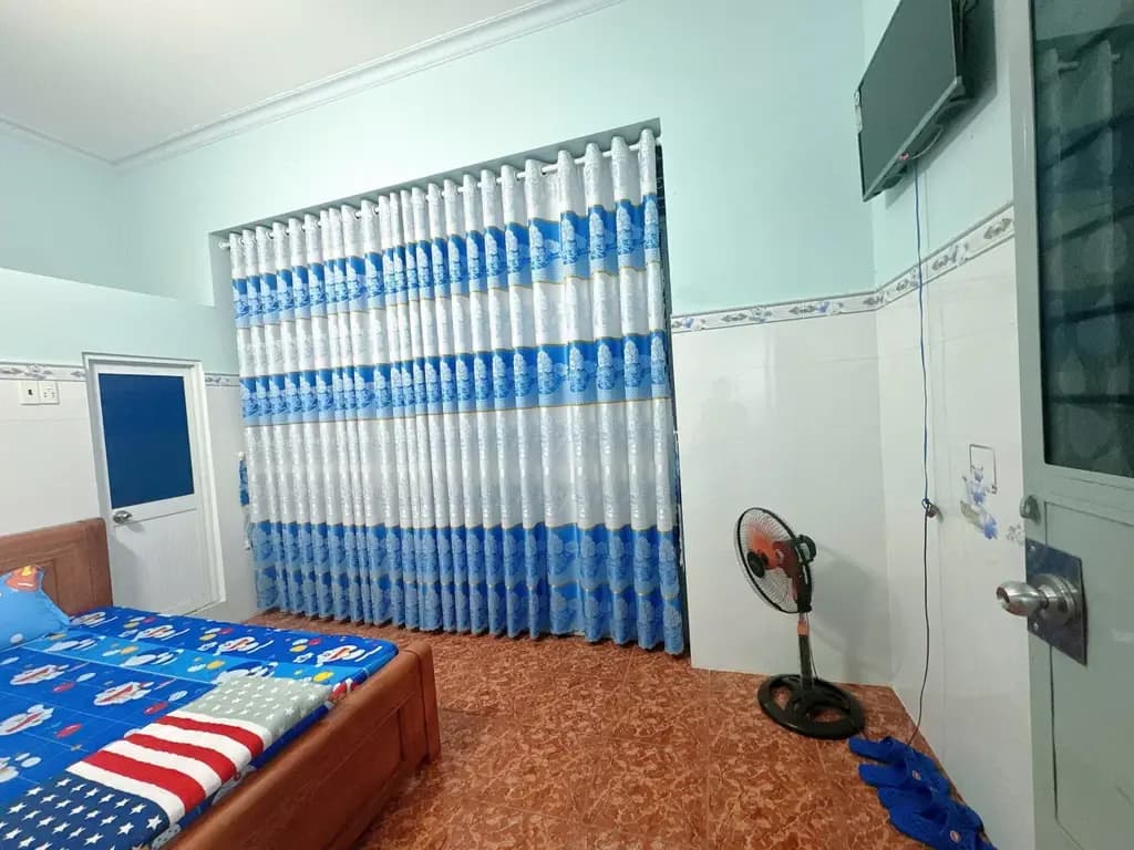 Main-Cho thuê nhà 1 trệt 1 lầu có 7 phòng ngủ Phú Tân.Gía 13 triệu-6