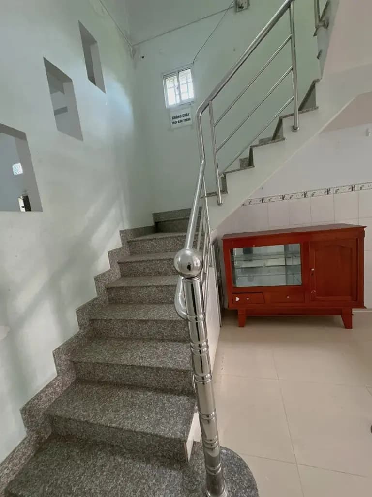 Main-Cho thuê nhà 1 trệt 2 lầu có 4 phòng ngủ khu dân cư Chợ Chùa-4