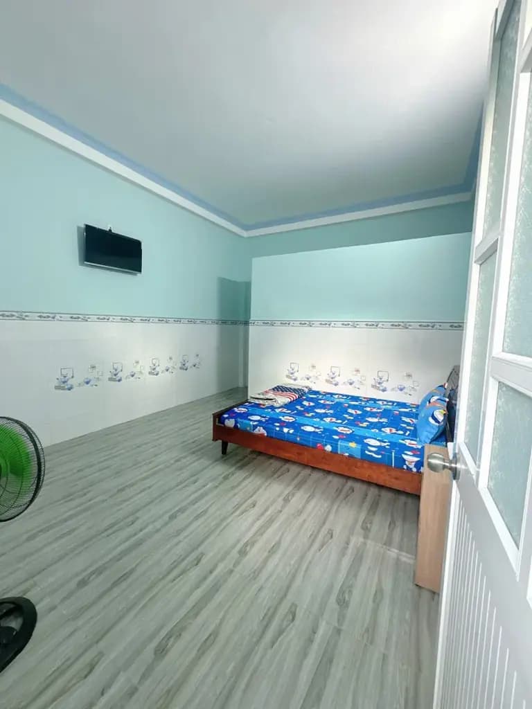 Main-Cho thuê nhà 1 trệt 1 lầu có 7 phòng ngủ Phú Tân.Gía 13 triệu-2